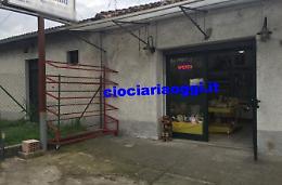 Rapina all'agenzia funebre, titolare chiuso nel bagno dai balordi