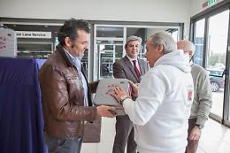 Un autosalone può salvarti la vita:  L' Automobile si dota di un defibrillatore