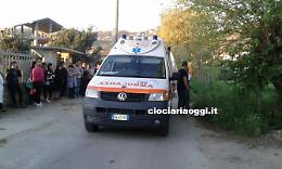 [VIDEO] Cade dalla bici e batte la testa sull'asfalto:  ciclista grave a Roma