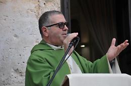 D'Onorio lascia. Al suo posto un prete che diventa arcivescovo