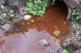 Acqua rossa tra i campi, la Coldiretti lancia un appello