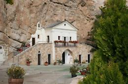Santuario chiuso, le messe nella chiesa di San Giovanni Evangelista 