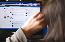 Insulti razzisti su Facebook, due ragazze finiscono nei guai