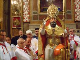 Tutti ai piedi del protettore San Cataldo, in tanti presenti nella notte alla "cacciata"