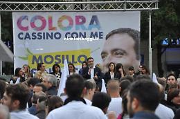 Mosillo apre la campagna elettorale. Ed è bagno di folla