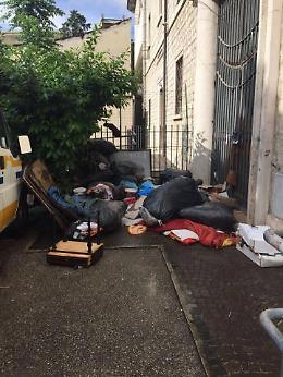 Occupante abusivo d&agrave; in escandescenze e aggredisce i carabinieri