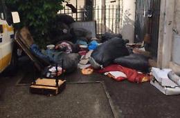 Trasforma la Caritas in discarica e aggredisce i carabinieri con sputi e botte