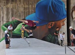 Via il degrado, arriva l'entusiasmo: Petrarcone inaugura il Quinto ponte skate park
