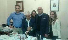 Il sindaco Angelo Veronesi festeggia all'alba la vittoria "bis"