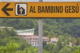 No a discriminazioni e ricatti ai fedeli: cresce la protesta