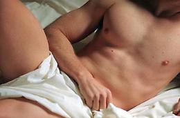 Sesso in cambio di denaro: amante gelosa denuncia il gigolò