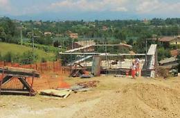 Una scarica micidiale: l'operaio folgorato rischia l'amputazione