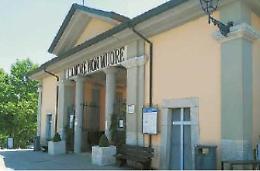 Intrappolati tra le tombe del cimitero. Brutta disavventura per tre visitatori