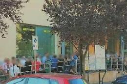 File interminabili all'ufficio postale: in massa per riscuotere la pensione<br>