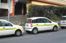 Squarciate le gomme alle auto delle Poste