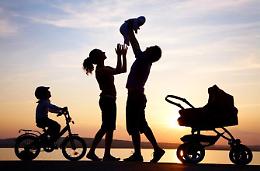 Sempre meno coppie con figli. Prevalgono le  famiglie monogenitoriali