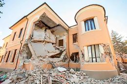 Terremoto: 250 le vittime accertate, 365 feriti. Nuove scosse provocano altri crolli