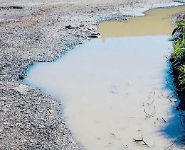 Strade pericolose, chiesti interventi urgenti: "Cittadini a rischio"