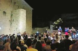 "Cantine Aperte" stasera in piazza. Musica popolare a suon di pizzica