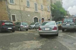 Auto ovunque, multipiano vuoto