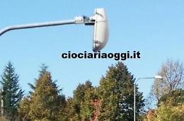[FOTO] Lampione pericolante nei pressi dell'ospedale di Frosinone