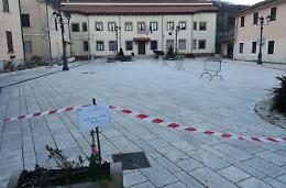 Piazza chiusa ai pedoni per colpa del gelo