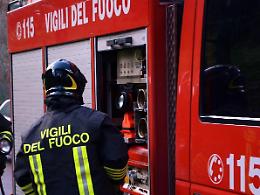 Principio d'incendio in una palazzina: soccorritori in azione