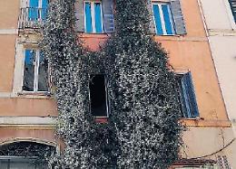 Ferentino, scarichi fognari sulle mura: come nascondere il degrado