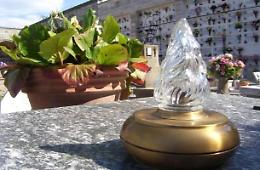 Sora, al cimitero spariscono vasi e fiori: sdegno e rabbia per i furti