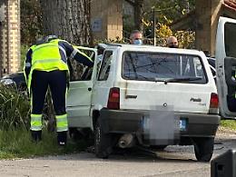 Incidente mortale, 46enne si schianta contro un albero: individuata la vittima