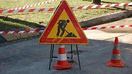 Lavori sulla strada appena riasfaltata: le polemiche dei residenti