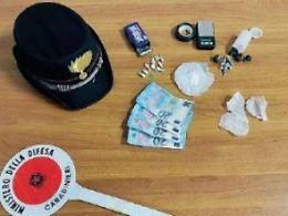 Spaccio di droga: arrestato un albanese e segnalati sedici assuntori