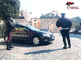 In giro dopo il coprifuoco, violazione della zona rossa e droga: scattano le multe