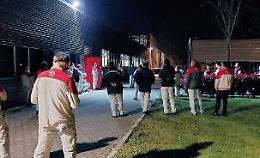 Migliaia di operai in assemblea anche di notte: in gioco il futuro dello stabilimento