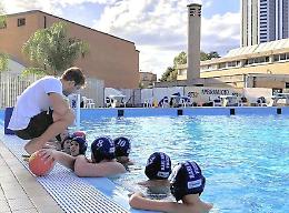 Coach Ceccarelli e i futuri campioni della Rari Nantes