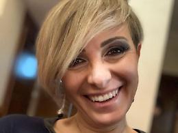 Il Covid le ha tolto il papà Romeo, lei va avanti col sorriso: la gelateria non si ferma