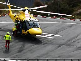 Dramma in montagna: sciatore cade e si frattura una gamba, elitrasportato