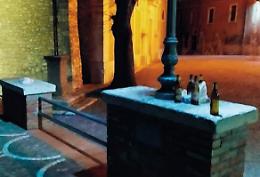 Locali e bar chiusi...Ma in piazza si brinda: troppi gruppi di giovani in giro