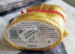 Cioccolata scaduta ai bimbi: indagini e sequestri. Caccia ai responsabili