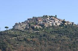 Parroco positivo al Covid: il Sindaco chiude tutte le chiese