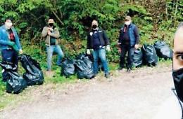Maxi pulizia ai piedi del santuario: raccolti pneumatici e batterie