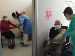 Vaccini, a mezzanotte si aprono le prenotazioni per la fascia di età 50/59 anni