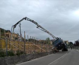 Incidente sul lavoro: l'operaio ha rischiato di annegare nel cemento. Salvato dai colleghi