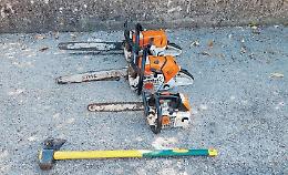 Assalto armato nella notte: con motosega e ascia contro l'ex