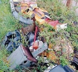 Discarica di materiali, incivili ancora in azione: il degrado è servito