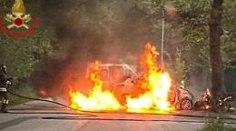 Incidente in moto, motociclista muore carbonizzato: trasformato in una torcia umana