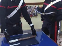 In viaggio con un bastone: 35enne fermato per un controllo finisce nei guai