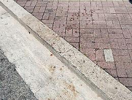 Brutale aggressione in pieno centro: la furia di un branco di minorenni