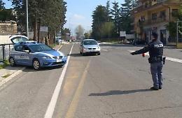 Lascia l'auto rotta dal meccanico, lui la ripara e se ne va in giro senza patente