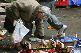 Un esercito di nuovi poveri: gli italiani soffrono di più degli stranieri